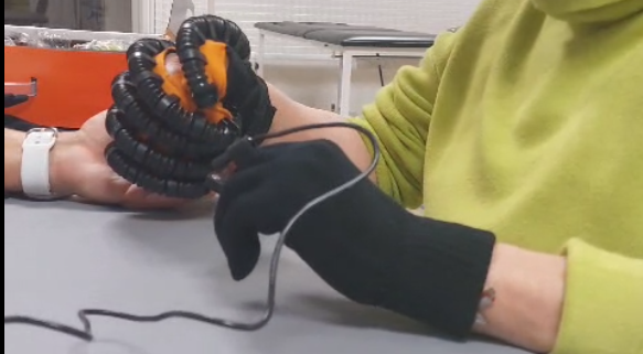 Utilización de un dispositivo tecnológico de mano durante una sesión.